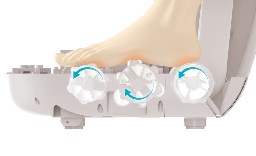 足裏をくまなくほぐす「3軸の大型足裏ローラー」